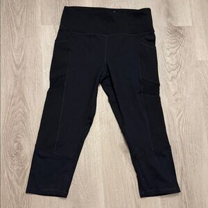 Forever 21 Black Active Wear Capri pants